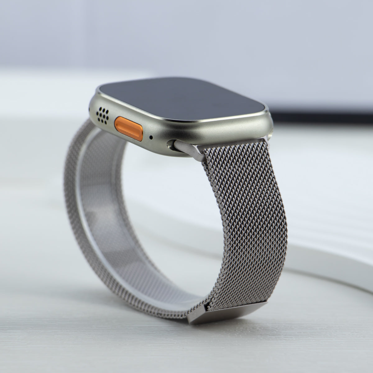 Starlight Apple Watch Band with a sleek stainless steel mesh design, ideal for Series 10/9/8/7/6/5/4/SE/Ultra.