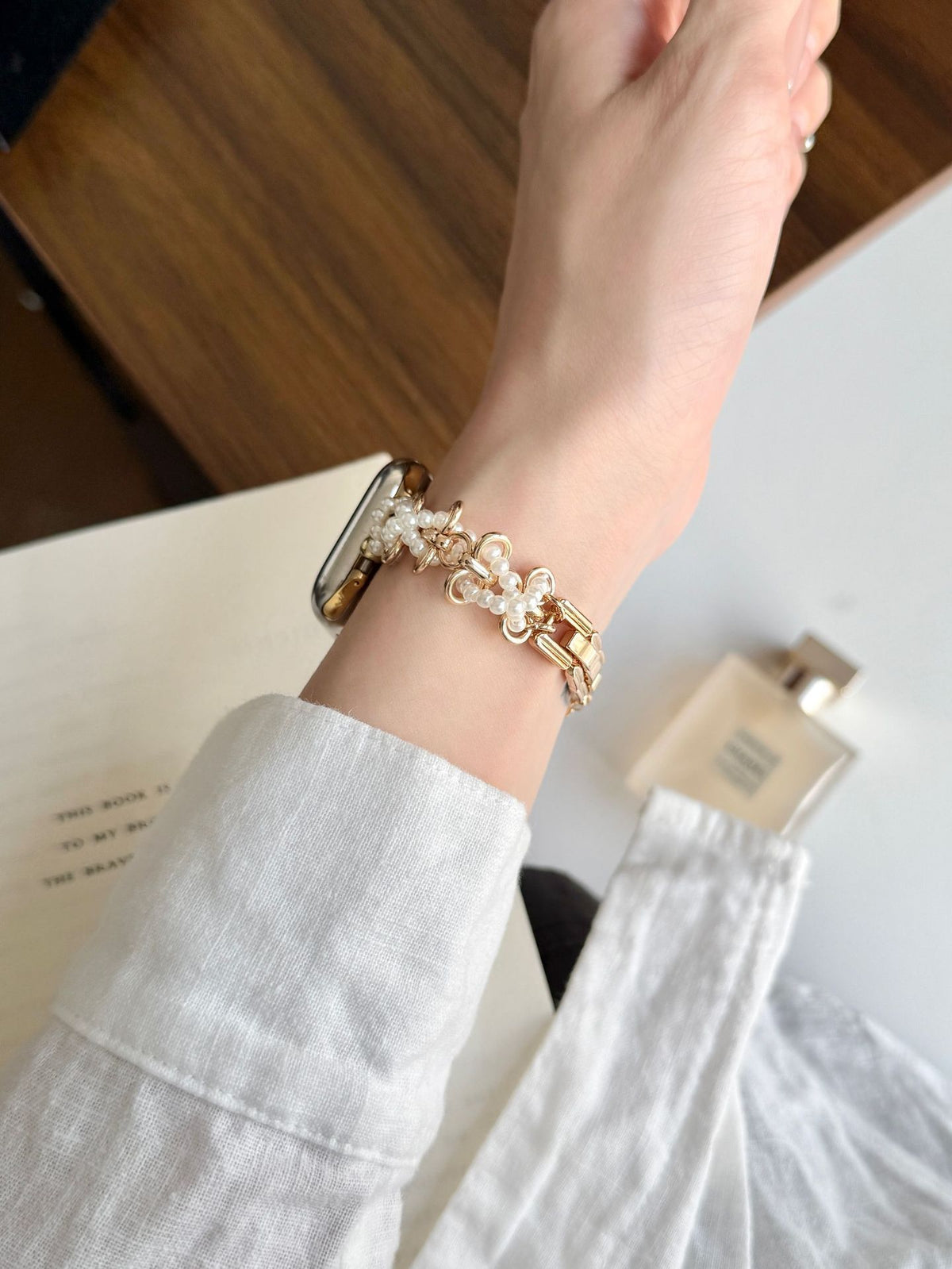 Pearl Apple Watch Band Series 10/9/8/7/6/5/4/SE Ultra 1/2